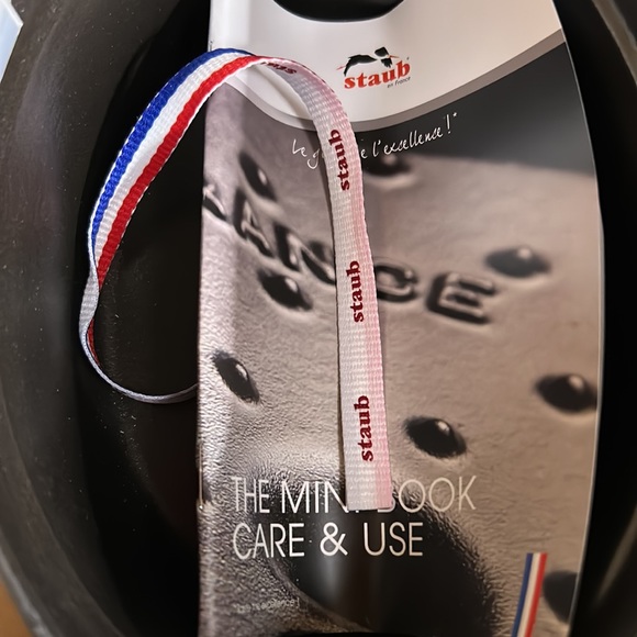 Williams Sonoma Staub Enameled Cast Iron Pig Dutch Oven 🇫🇷🐖 - Picture 16 of 17